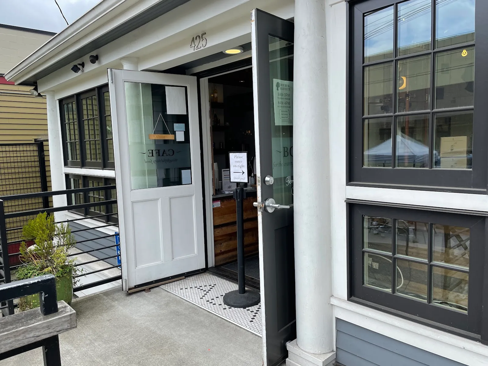 Ada's Technical Books and Cafe