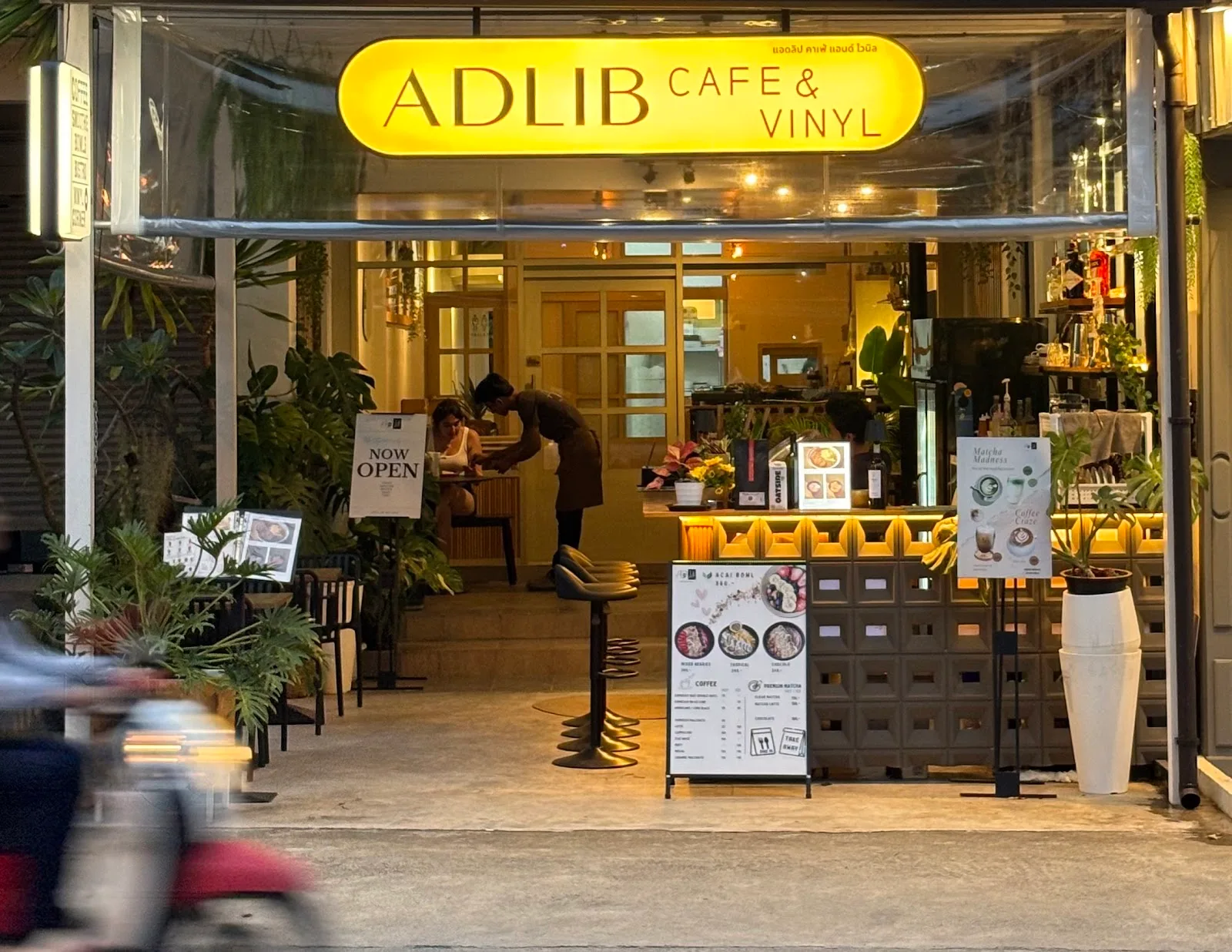 Adlib Cafe & Vinyl Samui