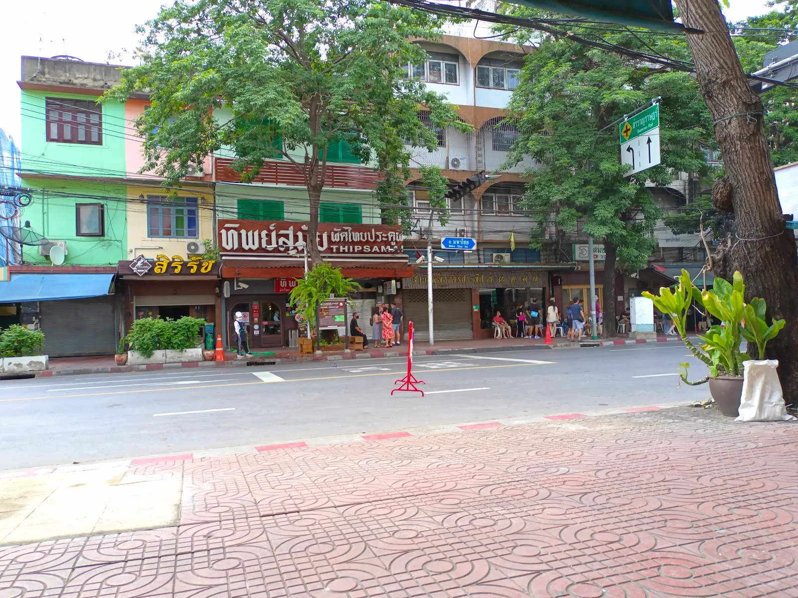 Air Raid Shelter Hostel and Coffee Shop in Bangkok, specialty coffee cafe