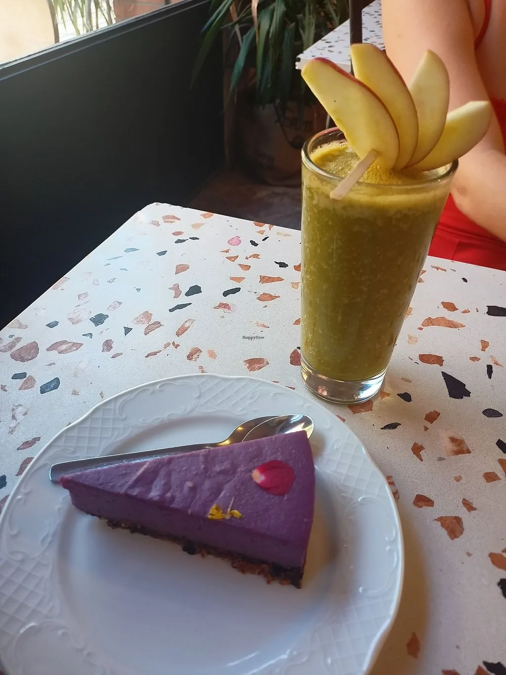 purple cake slice on plate beside green smoothie with apple garnish., alquimista coffee lab, mairena del aljarafe