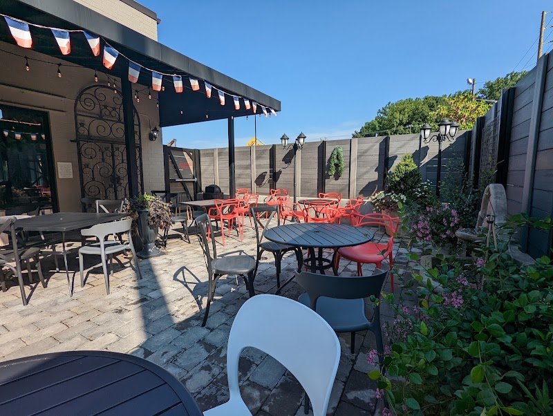 Amélie's French Bakery & Café in Charlotte — specialty coffee cafe