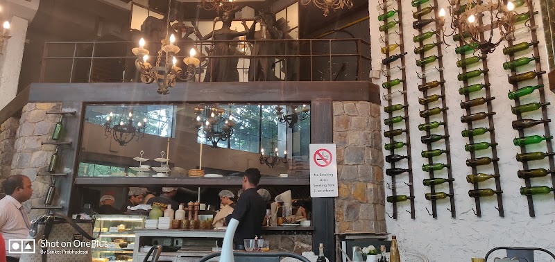 Amour Bistro