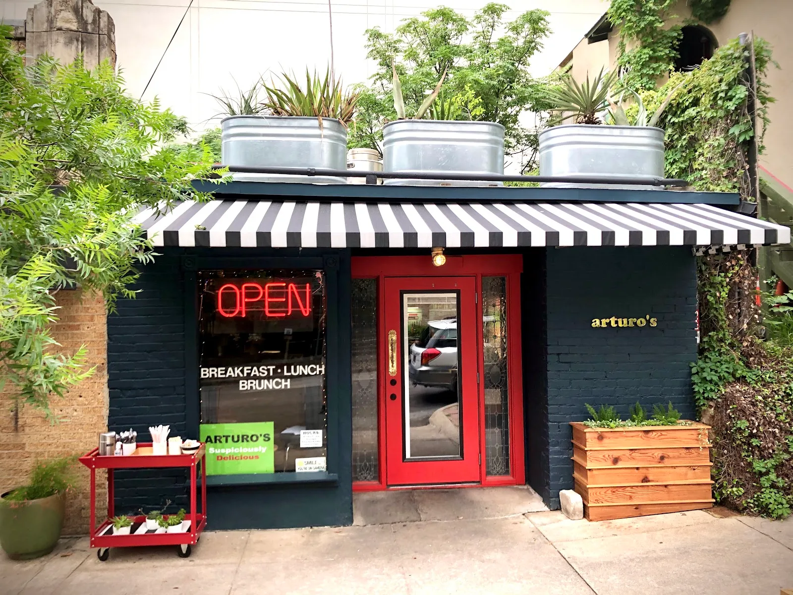 Arturo's Underground Cafe