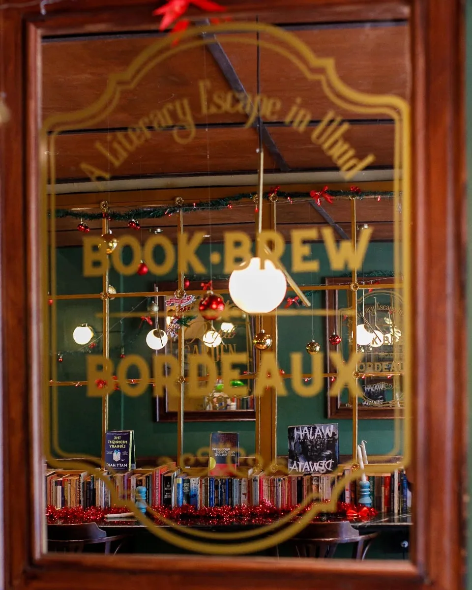Ary's Book Cafe (via instagram)