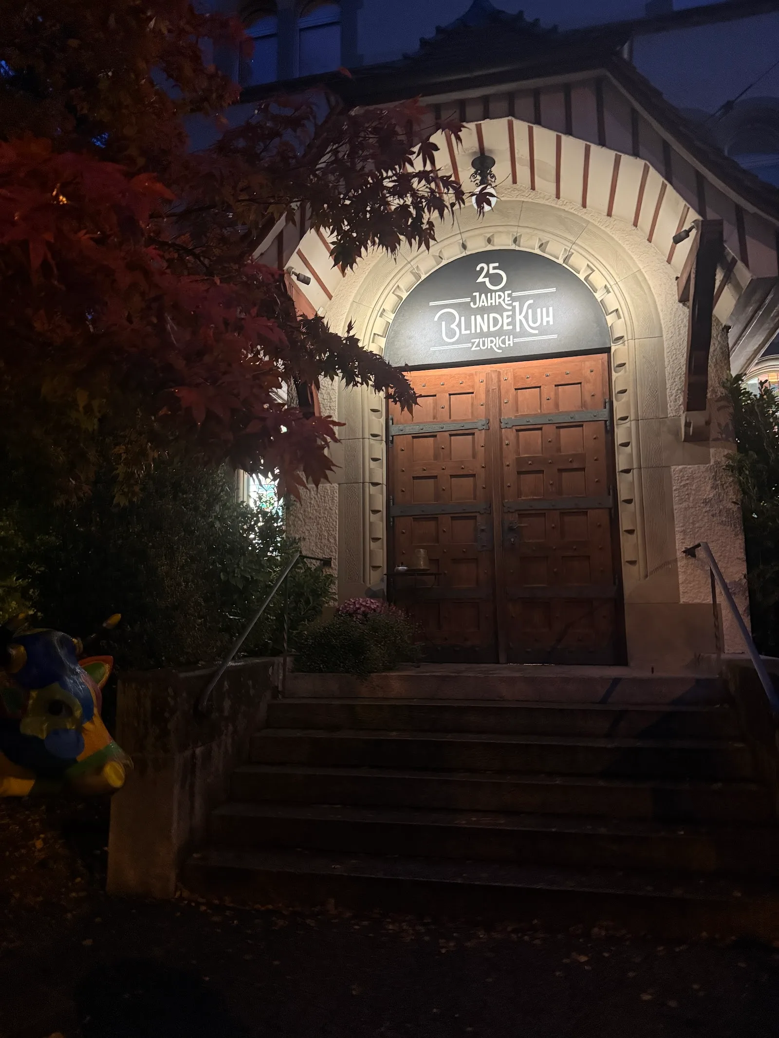 blinde kuh, dine in the dark in zurich