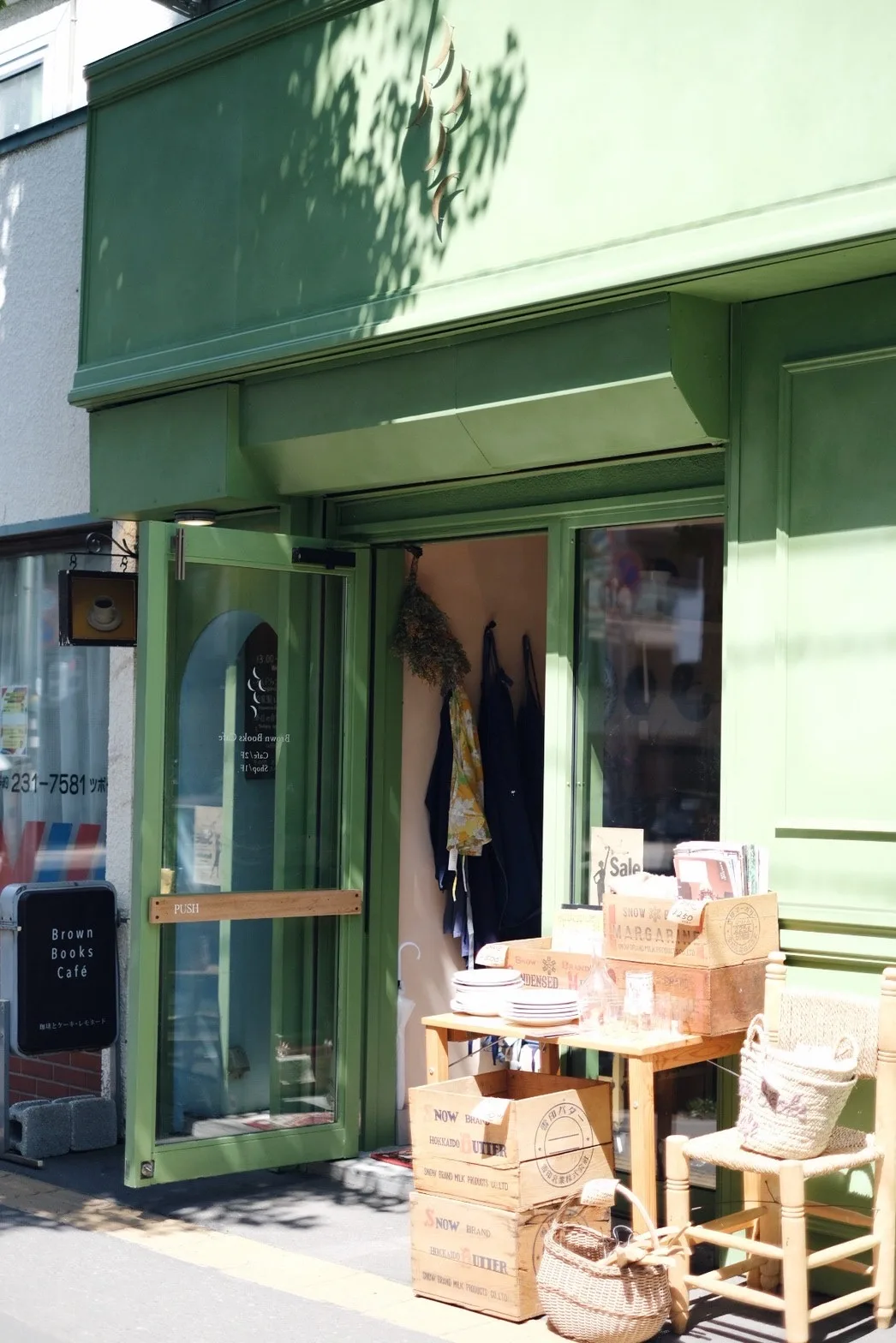 Brown Books Cafe in Sapporo, specialty coffee cafe