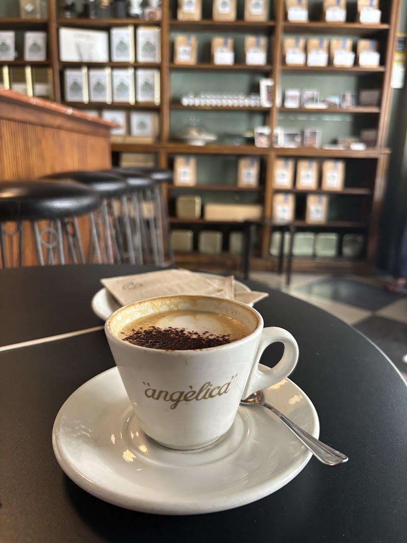 Café Angélica in Madrid, specialty coffee cafe