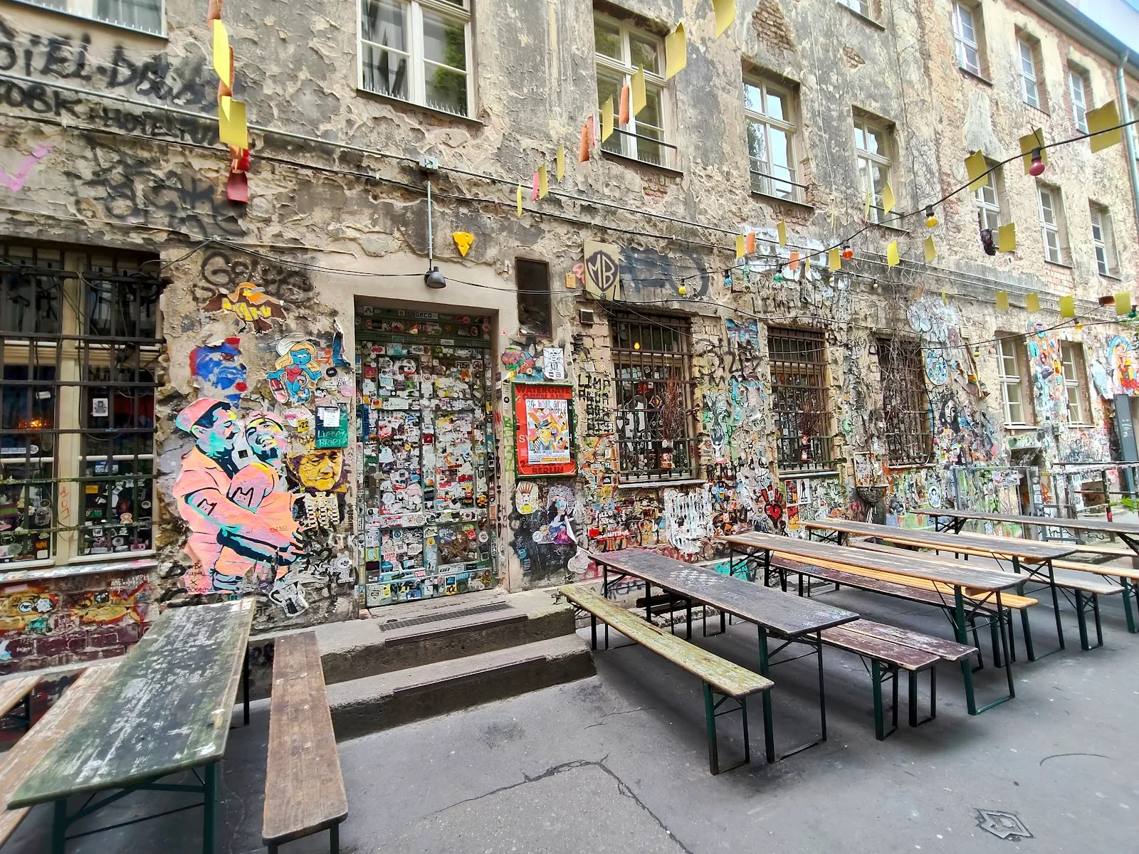 café cinema, cinema cafe in berlin