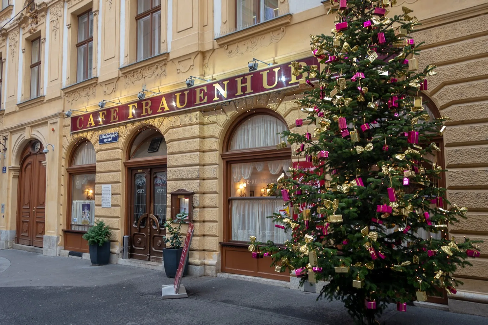 Café Frauenhuber in Vienna, specialty coffee cafe
