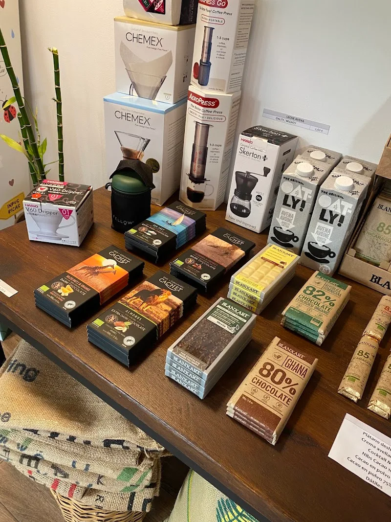 coffee brewing equipment and chocolate bars organized on wooden table display., cero coffee roasters: tostadores de café, mad