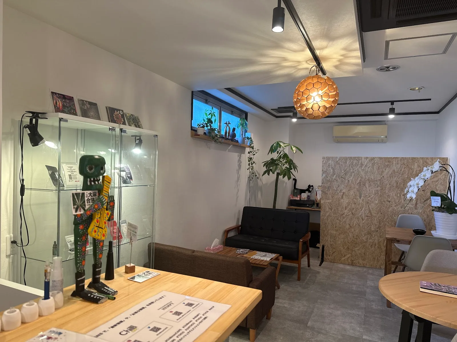 Chillmax cafe CBD / CBG / CBN / VAPE / EDIBLE / CAFE in Nagoya, specialty coffee cafe