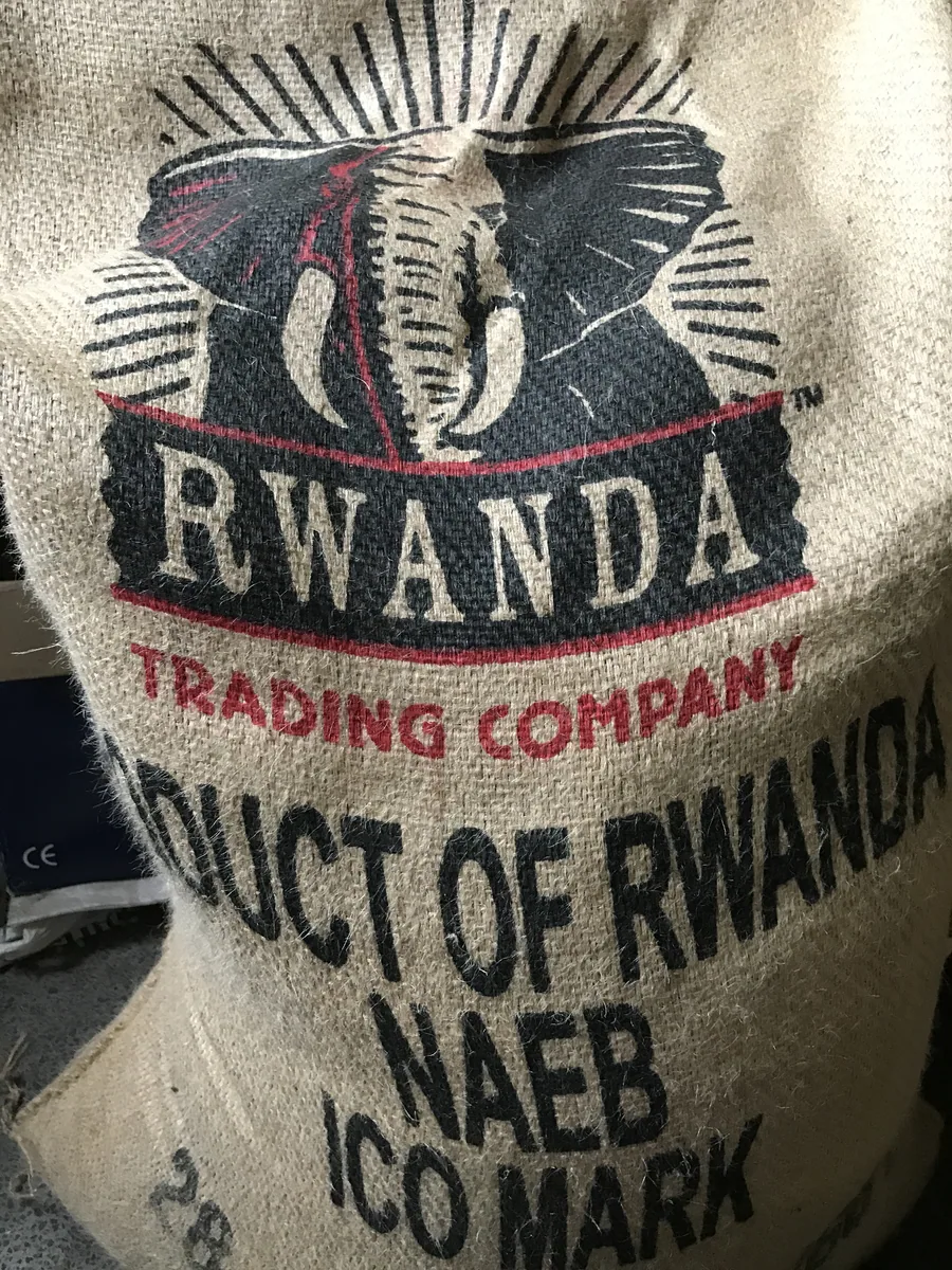 rwanda gitwe washed arabica green coffee beans (1kg) coffee by pennine tea & coffee ltd