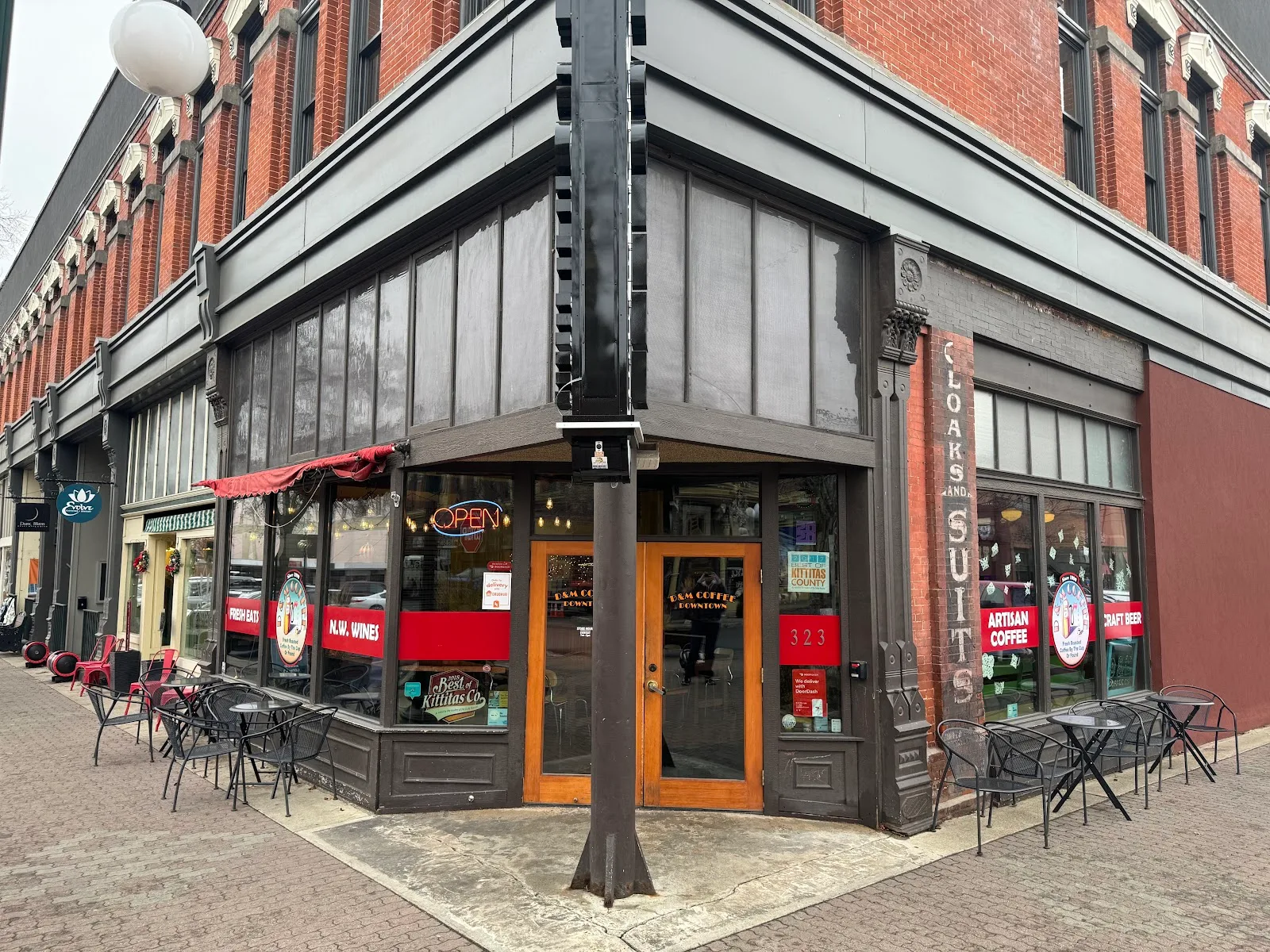 D & M Coffee Downtown