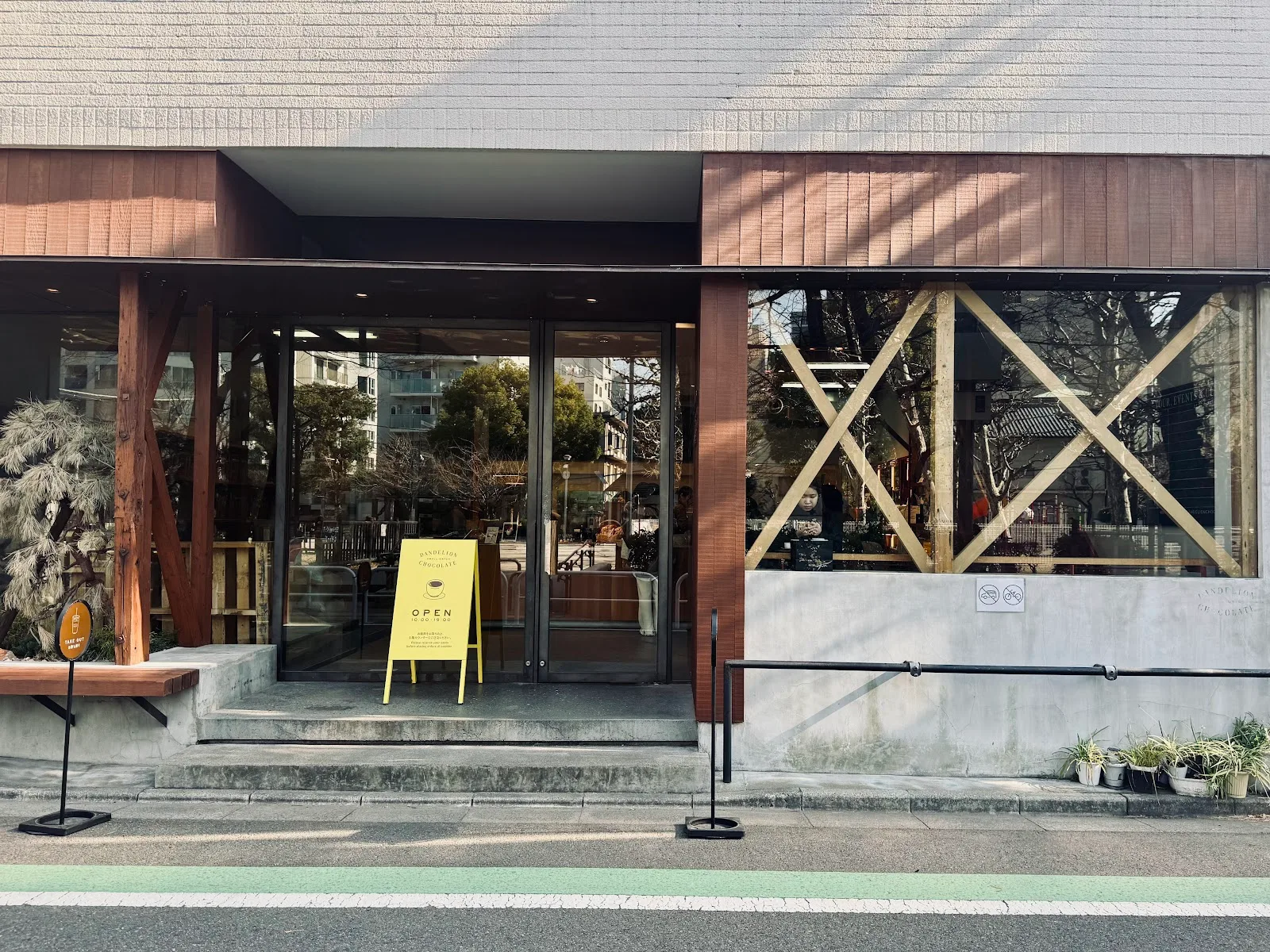Dandelion Chocolate, Factory & Cafe Kuramae in Tokyo, specialty coffee cafe