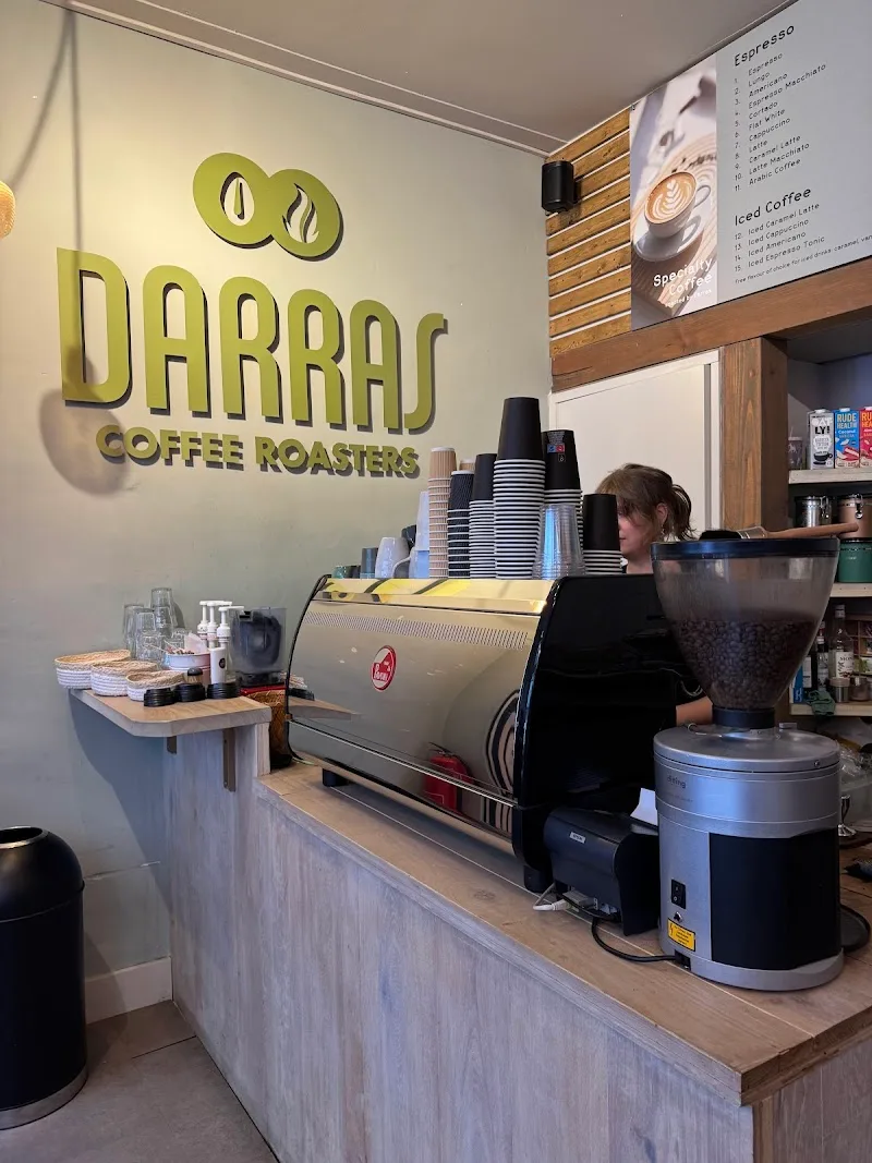 darras coffee roasters counter with espresso machine, grinder, and barista staff member., darras coffee roasters utrecht, utr