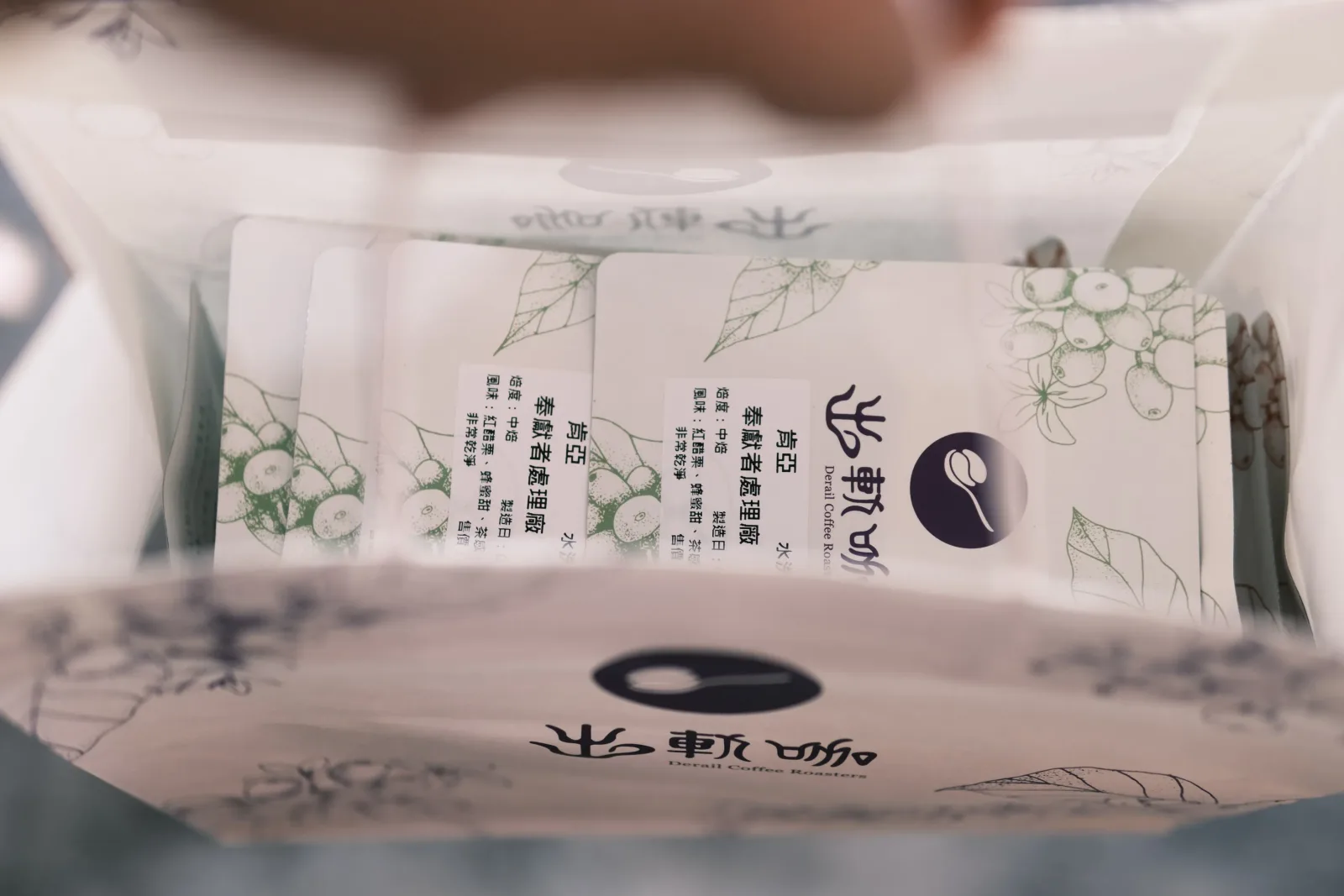 white cosmetic or skincare product packaging with botanical illustrations and asian characters., 出軌咖 derail coffee roasters, 