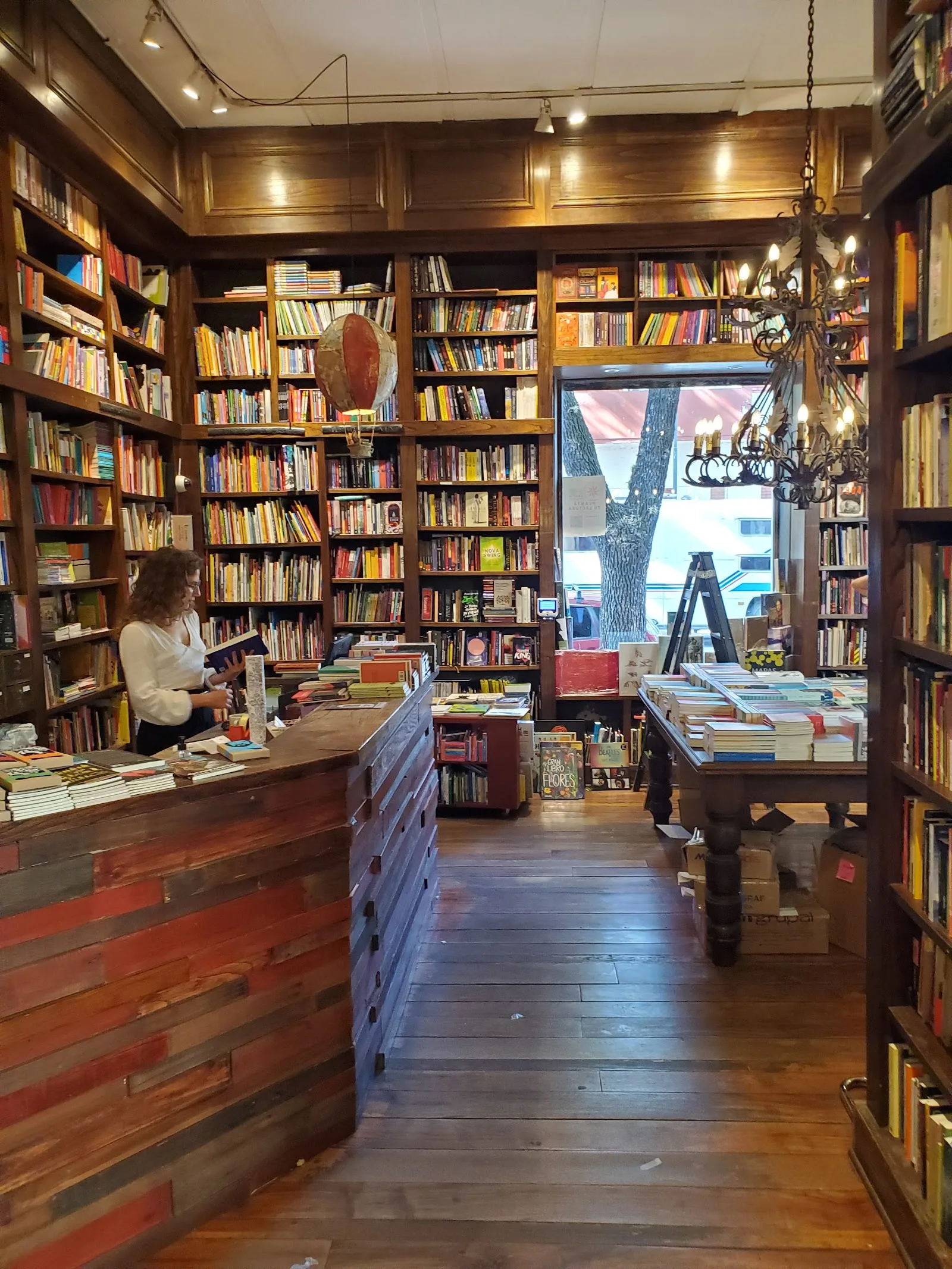 eterna cadencia, bookshop cafe in buenos aires