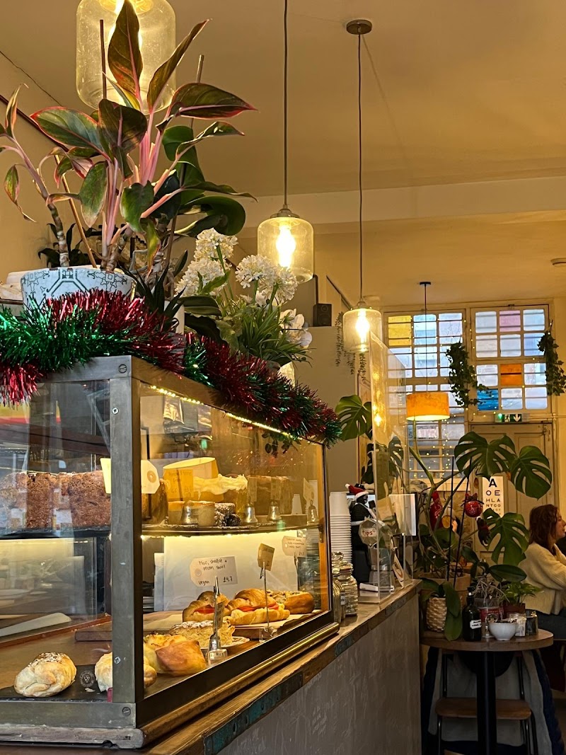 EZ & Moss cafe