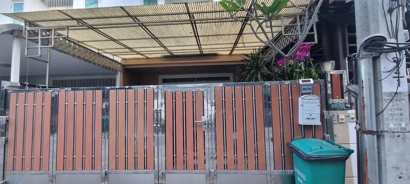 ร้านดอกไม้ FLOWER COFFEE SHOP in Bangkok, specialty coffee cafe