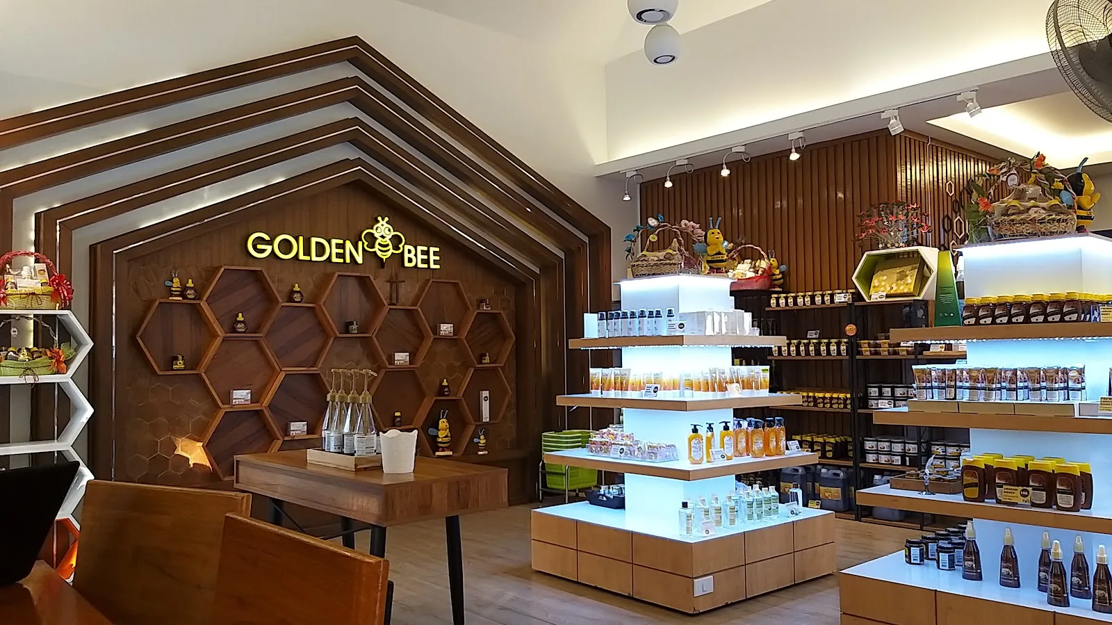 Golden Bee Shop & Coffee น้ำผึ้ง เชียงใหม่