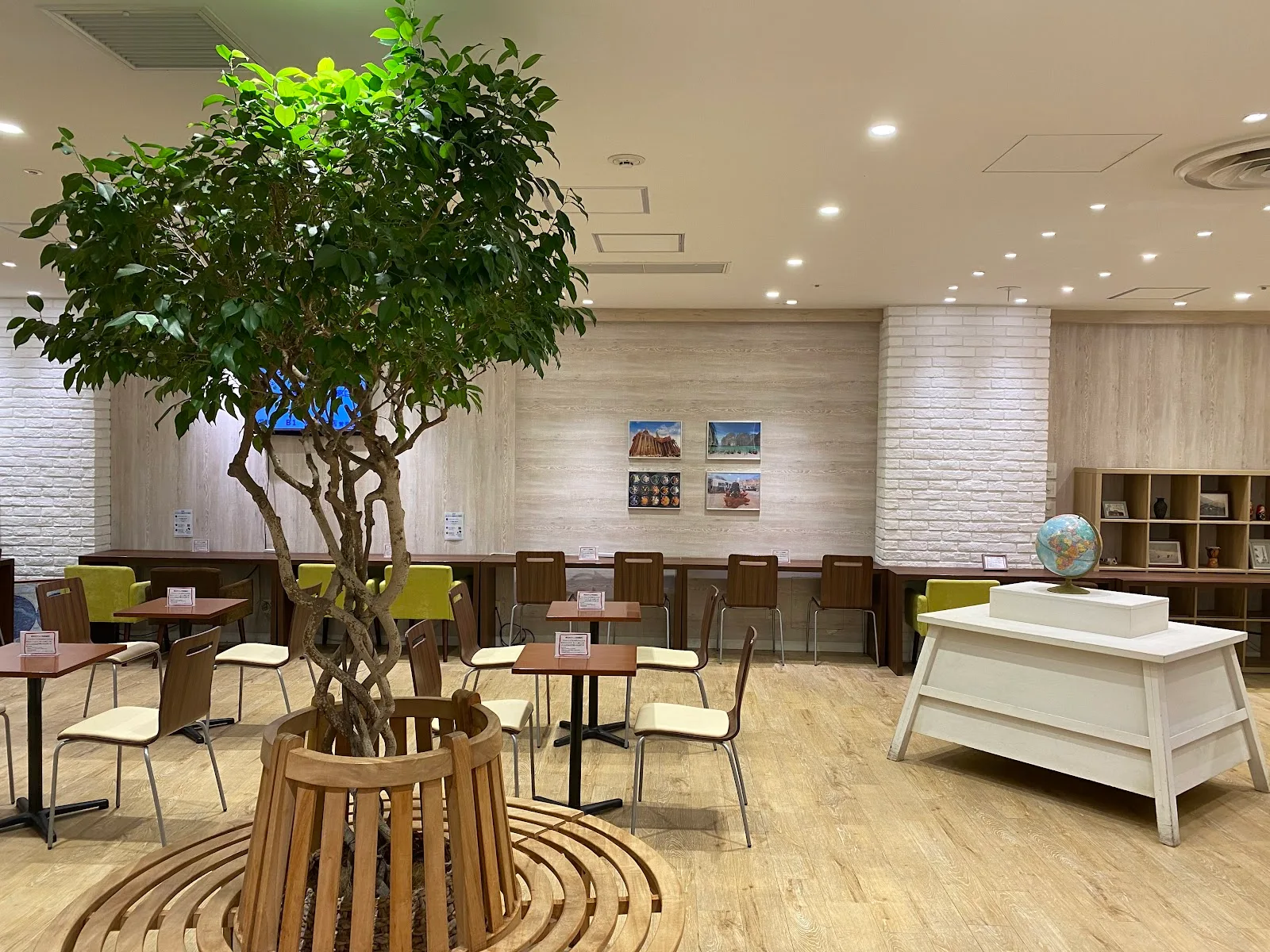 henn na cafe, robot barista cafe in tokyo