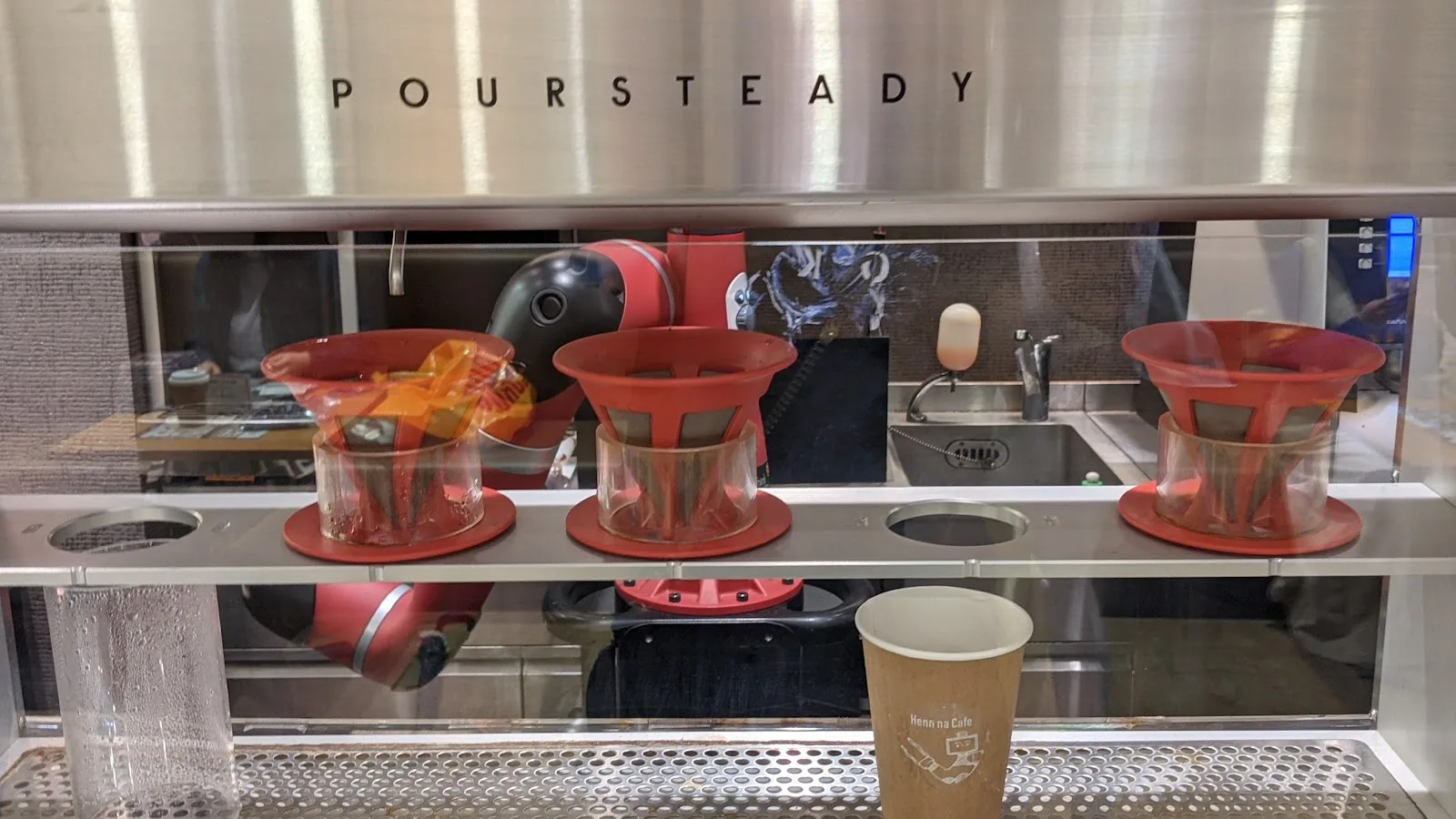 henn na cafe, robot barista cafe in tokyo