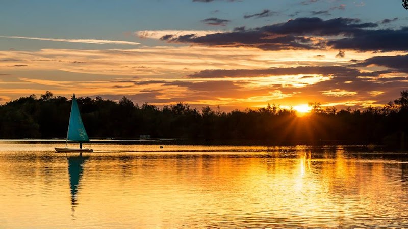 Horseshoe Lake Activity Centre - Water Activities & Open Water Swimming in Yateley — specialty coffee cafe