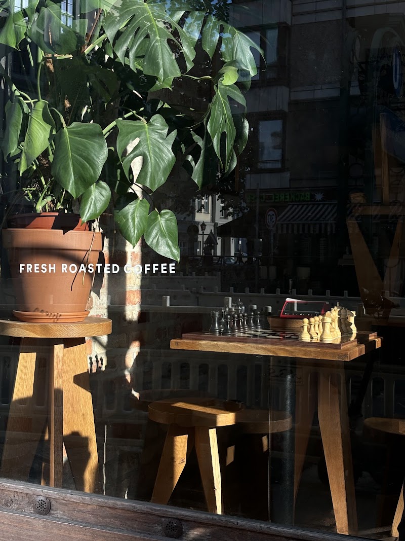 Káffee Büro in Berlin, specialty coffee cafe