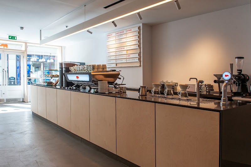 Kiss the Hippo Coffee Richmond in London — specialty coffee cafe