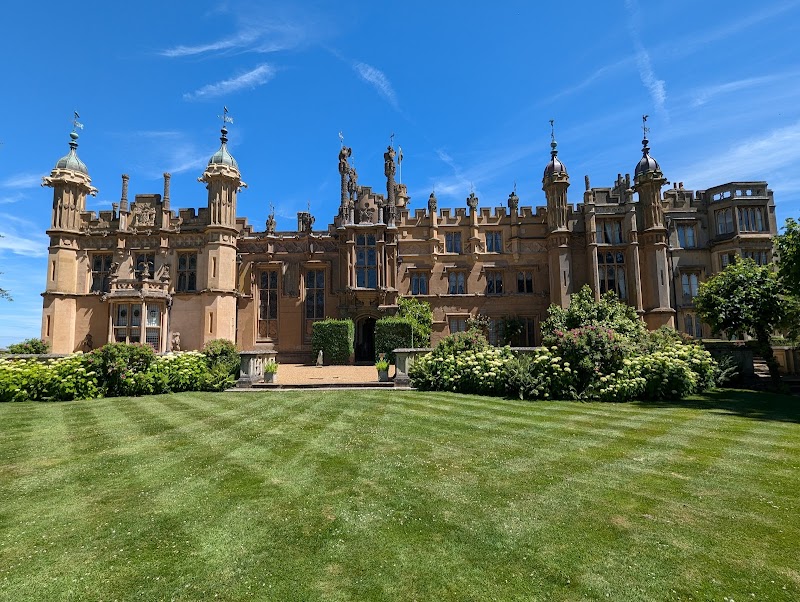 Knebworth House in Letchworth Garden City — specialty coffee cafe