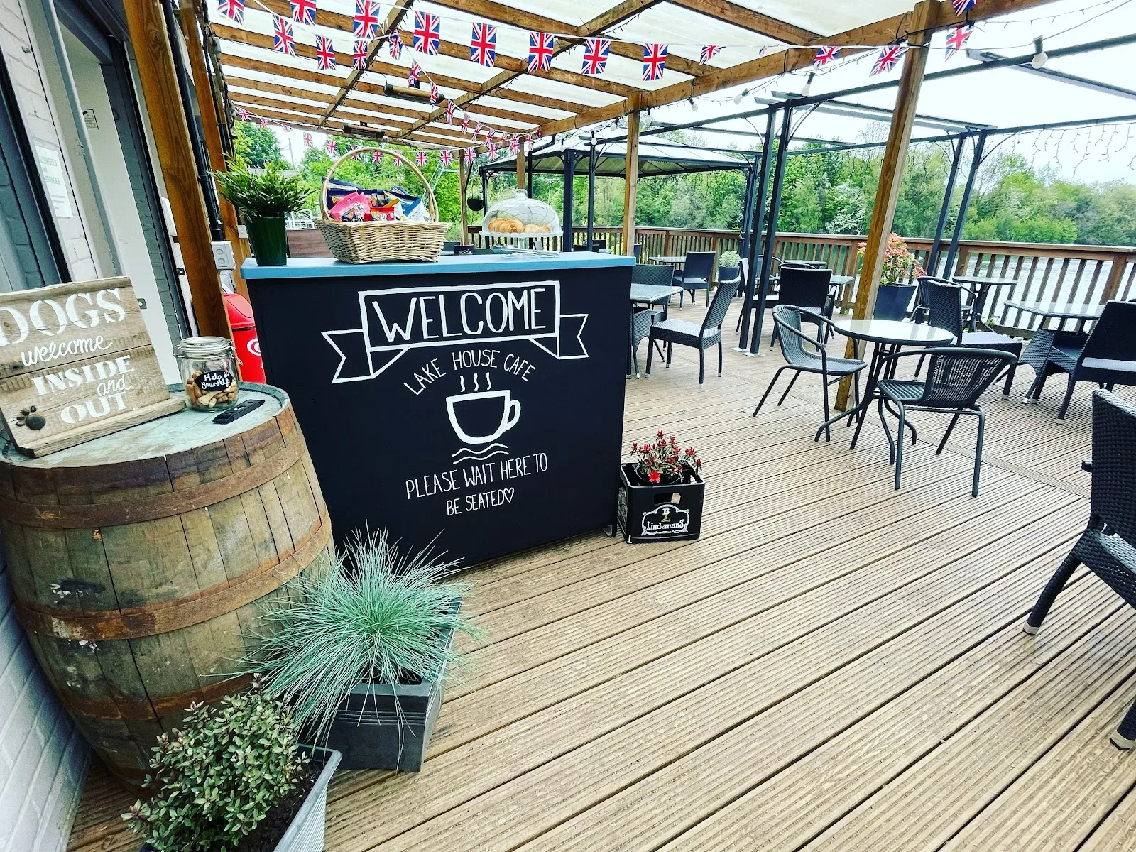 Lake House Cafe