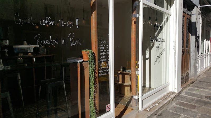Le Peloton Café in Paris, specialty coffee cafe