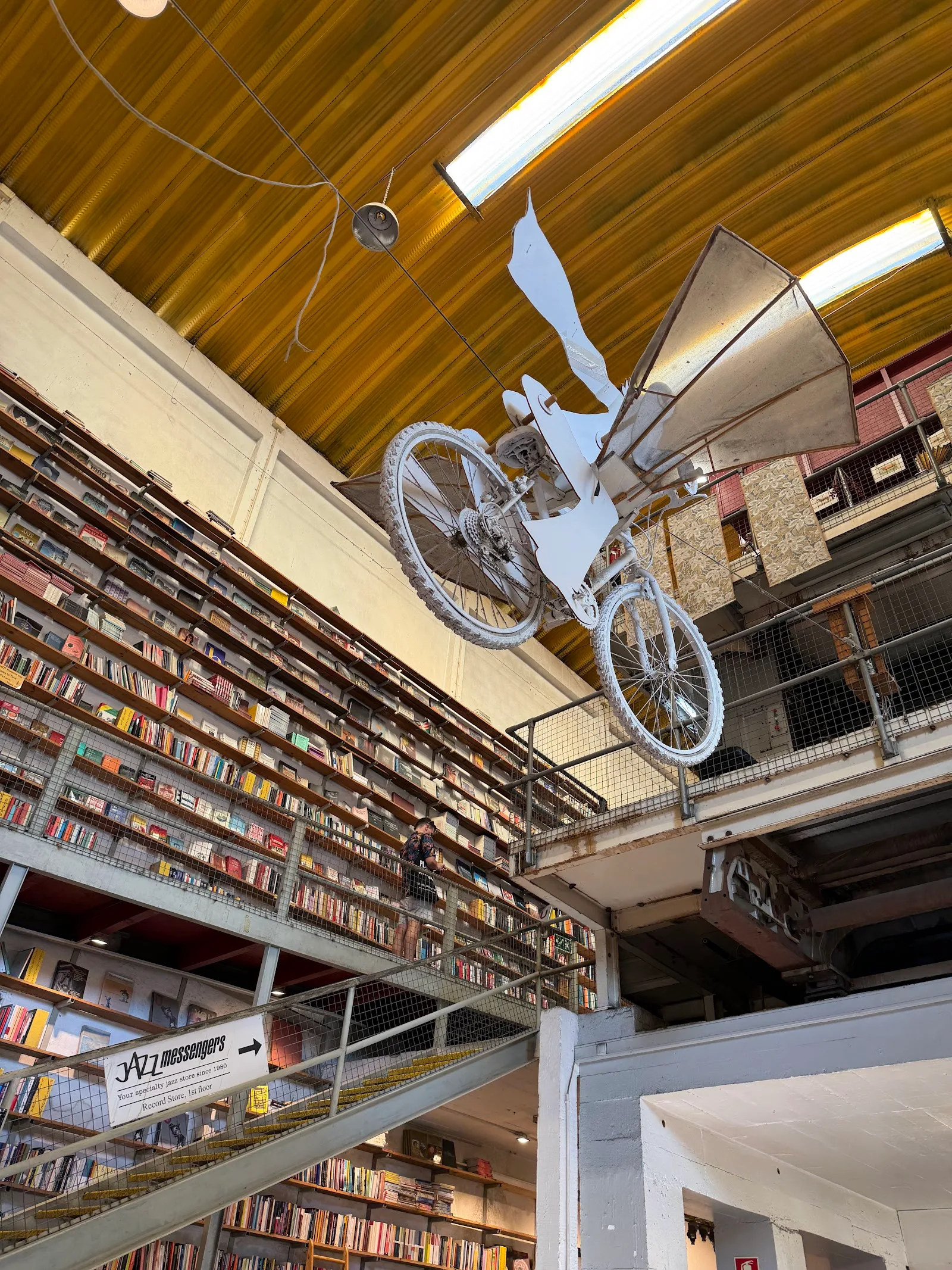 ler devagar, bookshop cafe in lisbon