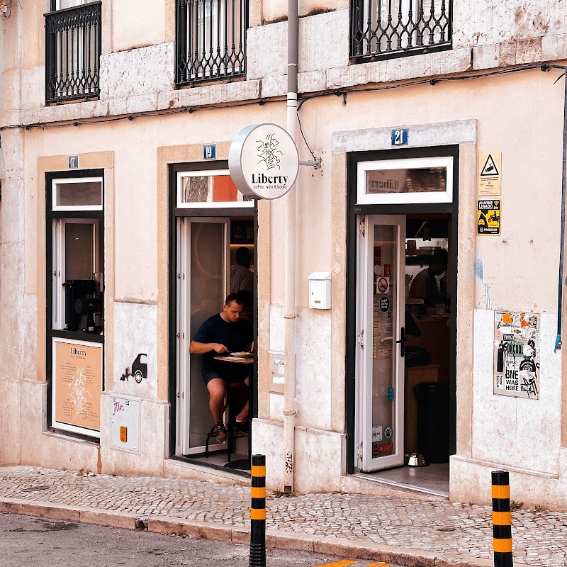 Liberty: brunch, coffee & books in Lisbon — specialty coffee cafe