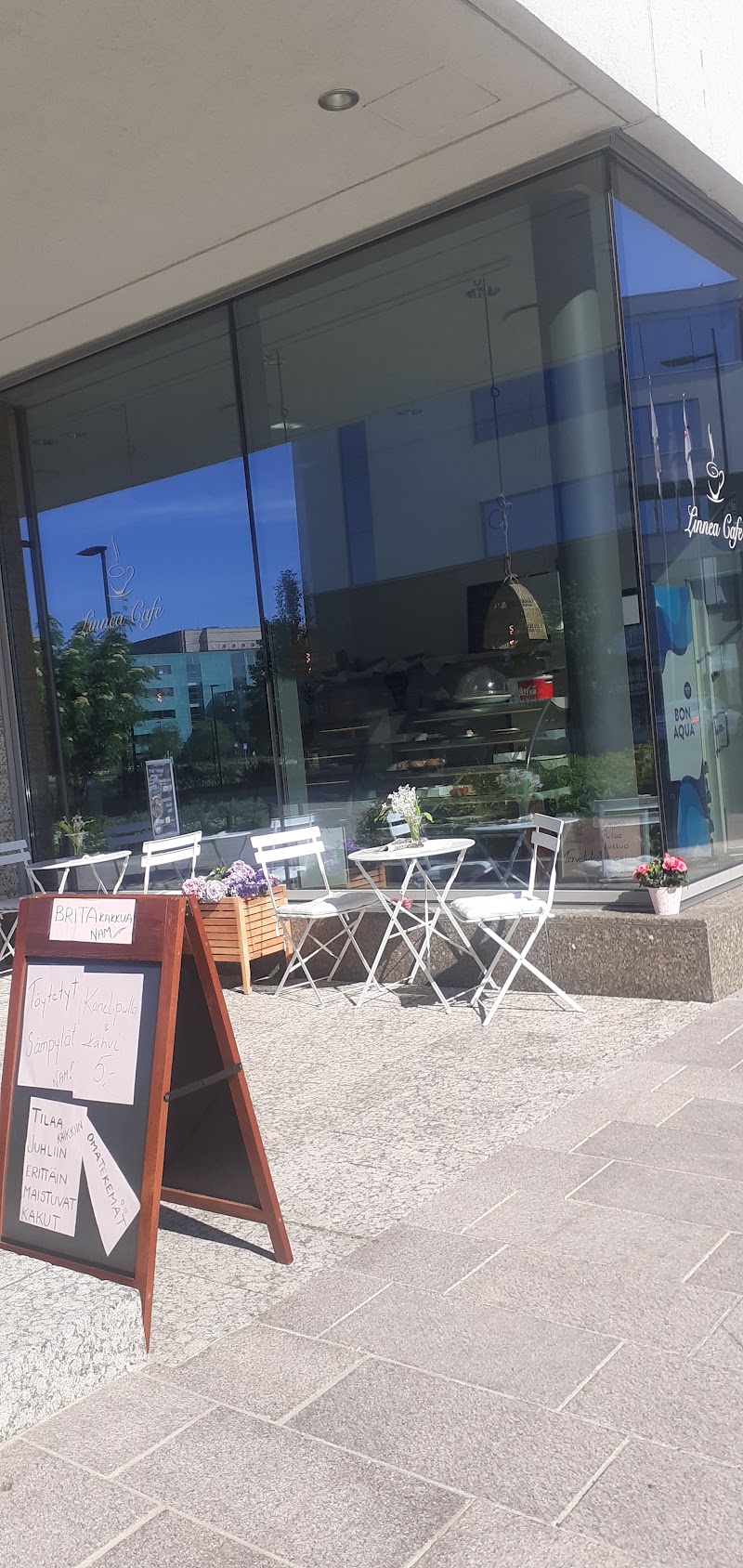Linnea Cafe Tmi