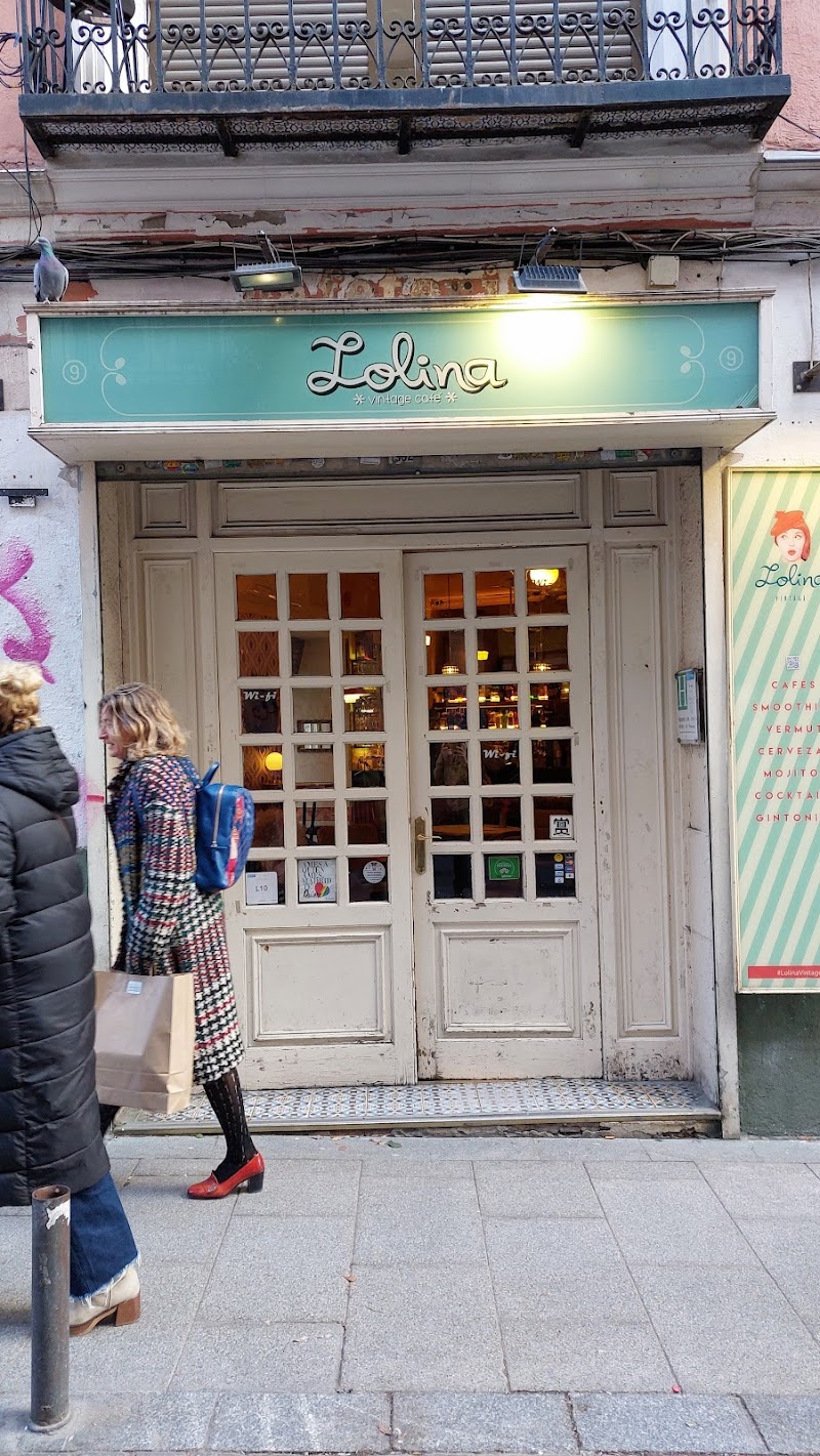 Lolina Vintage Café in Madrid, specialty coffee cafe
