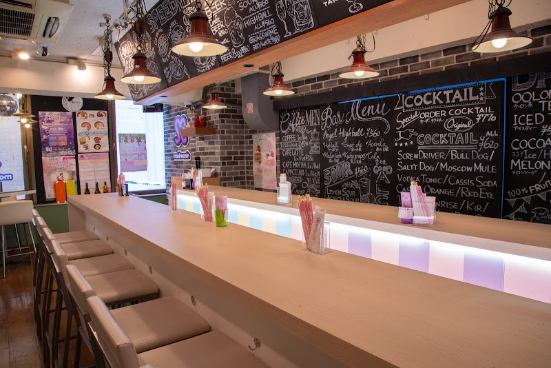 Maidcafe Maidreamin Himitsukichi Store, Tokyo
