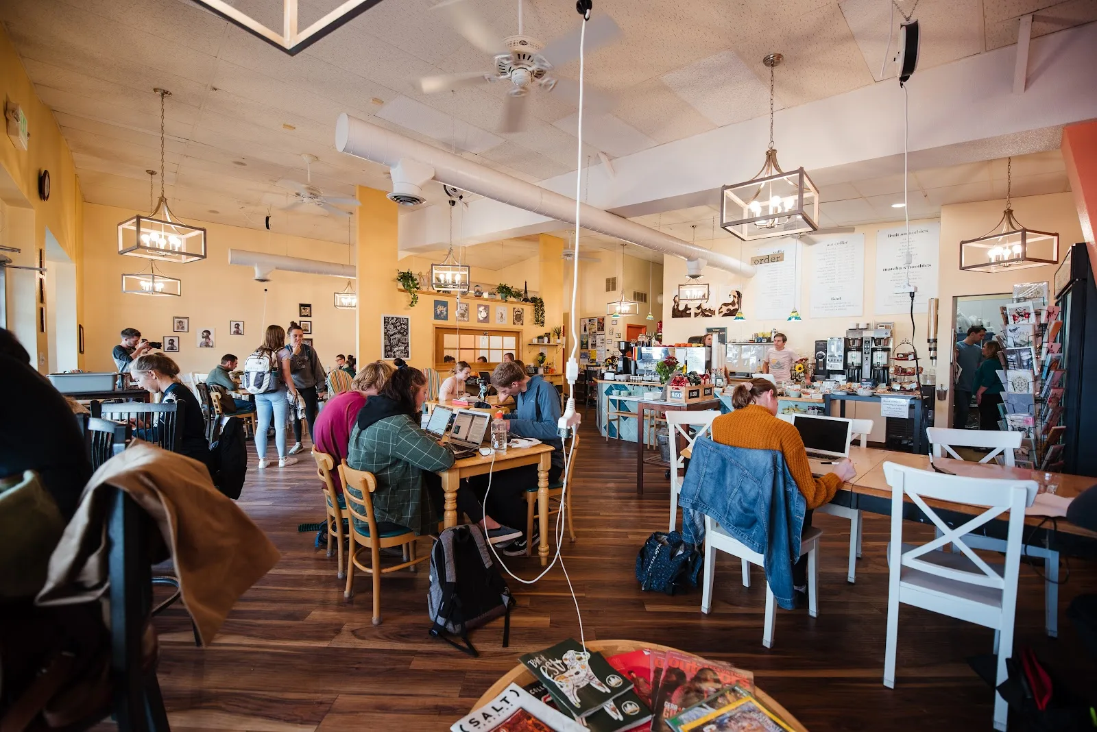 Momo Lolo Coffee Shop