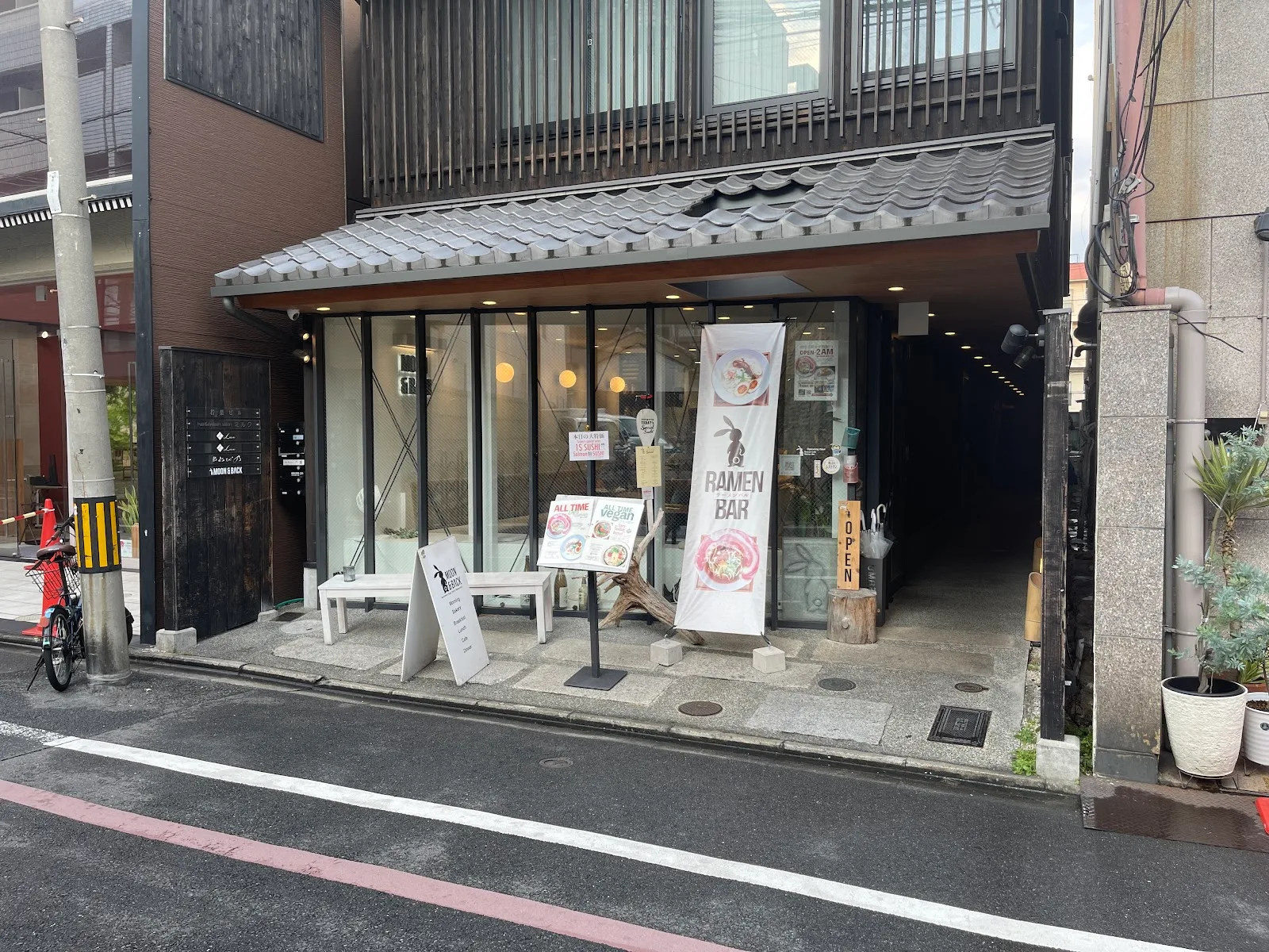 MOON and BACK Ramen Bar & Brunch Cafe in Kyoto, specialty coffee cafe