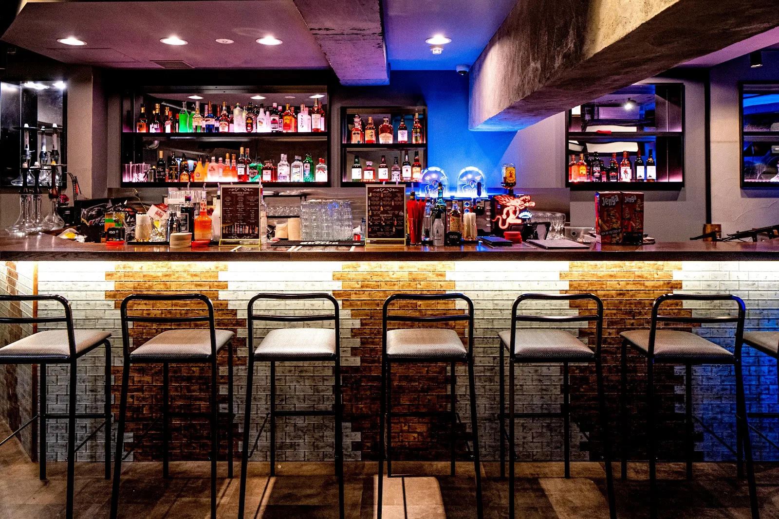 OAK BAR SHIBUYA in Tokyo, specialty coffee cafe