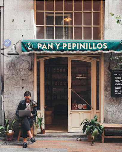 Pan y Pepinillos Café in Madrid — specialty coffee cafe