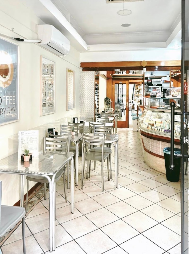 Poppies Coffee Bar in Rome, specialty coffee cafe