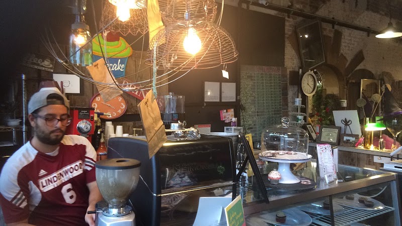 Pour @ 322 Coffee in Belleville — specialty coffee cafe