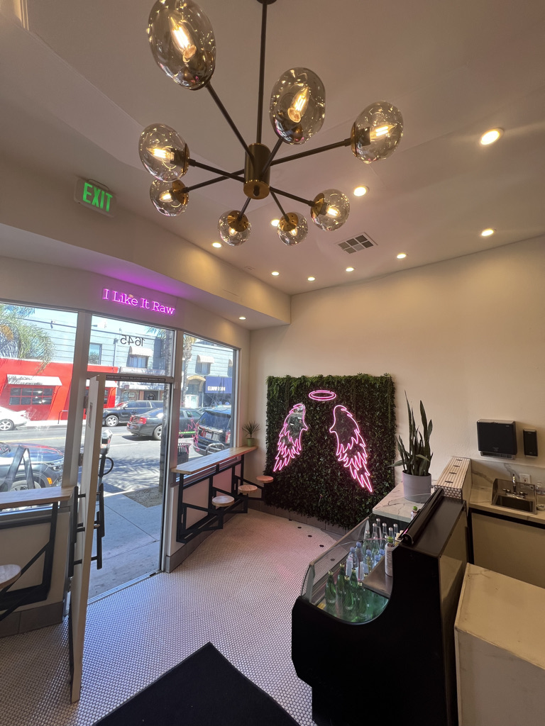 Raw Deal Organic Acai in Los Angeles, specialty coffee cafe