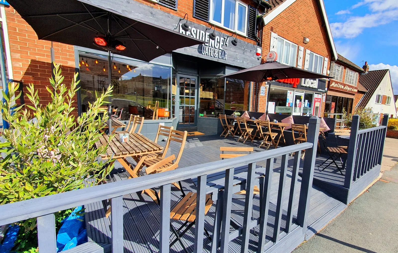 Residence 74 Cafe & Bar (Cookridge)