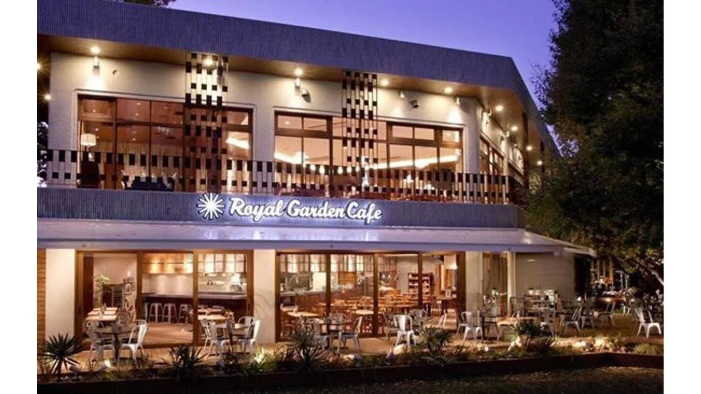 Royal Garden Cafe Aoyama in Tokyo, specialty coffee cafe