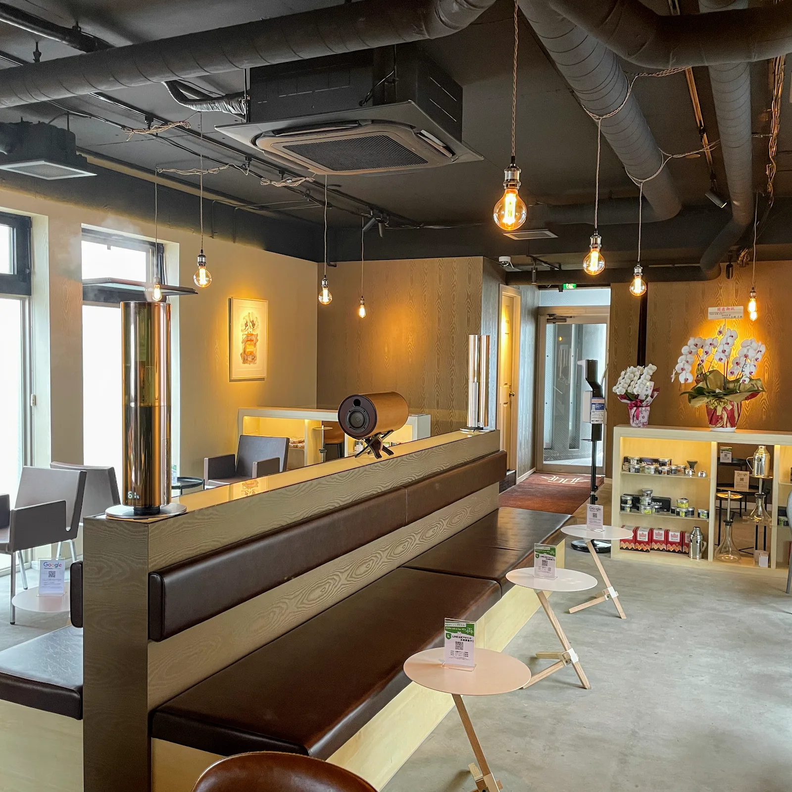 Shisha cafe & bar 4T4 in Tokyo, specialty coffee cafe