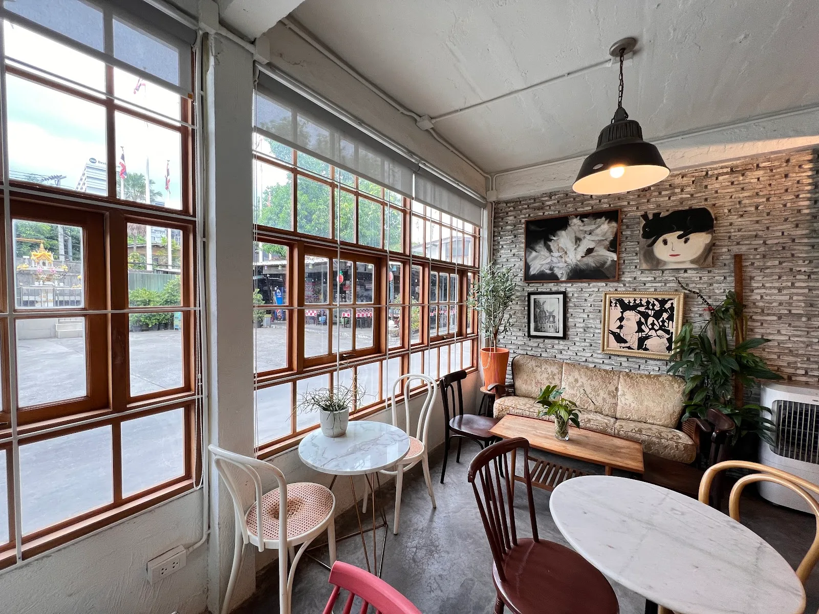 Sunny Bear coffee roasters shop.