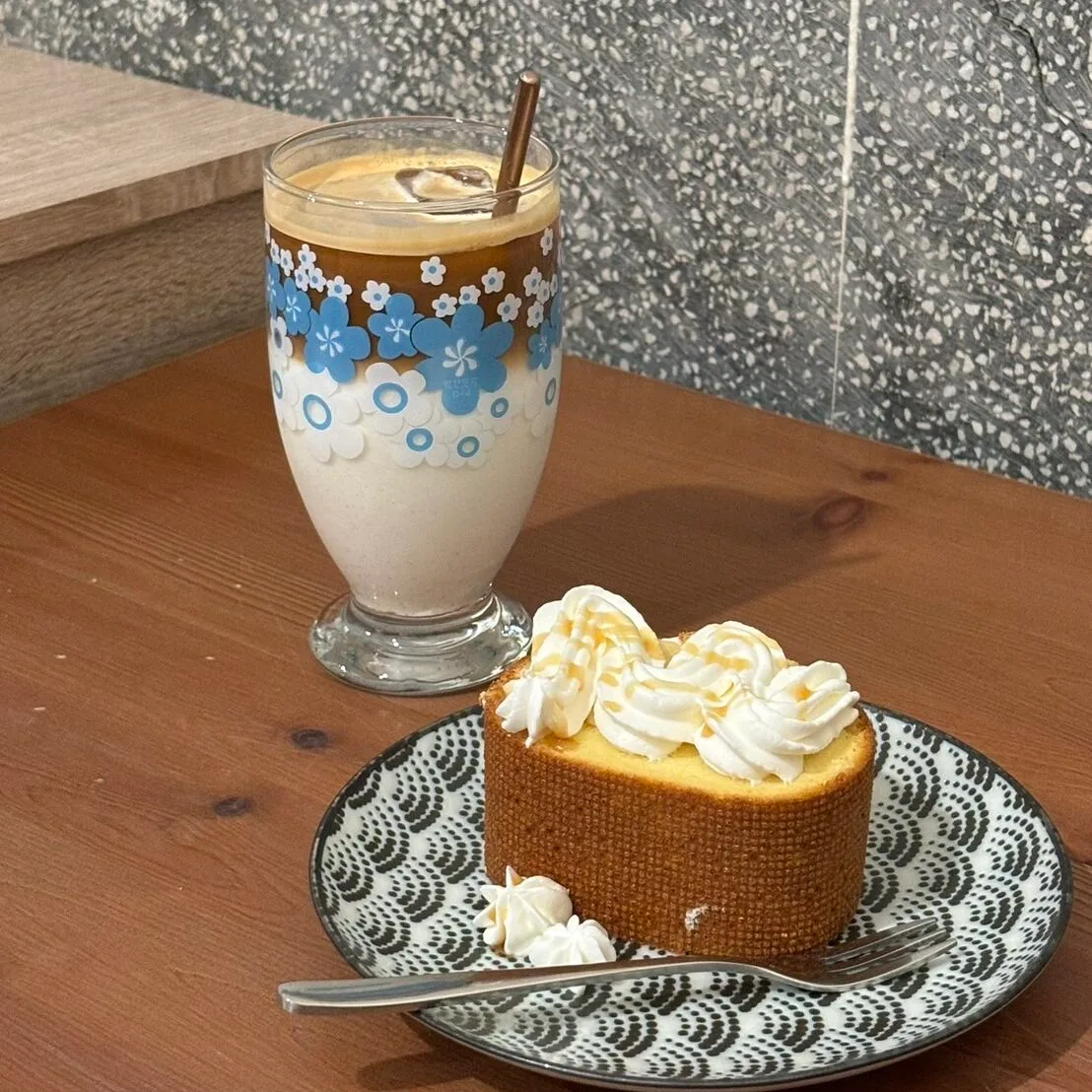 iced beverage with layered milk drink beside honey cake with whipped cream topping., 瑋蜜我想喝咖啡自烘店, taipei
