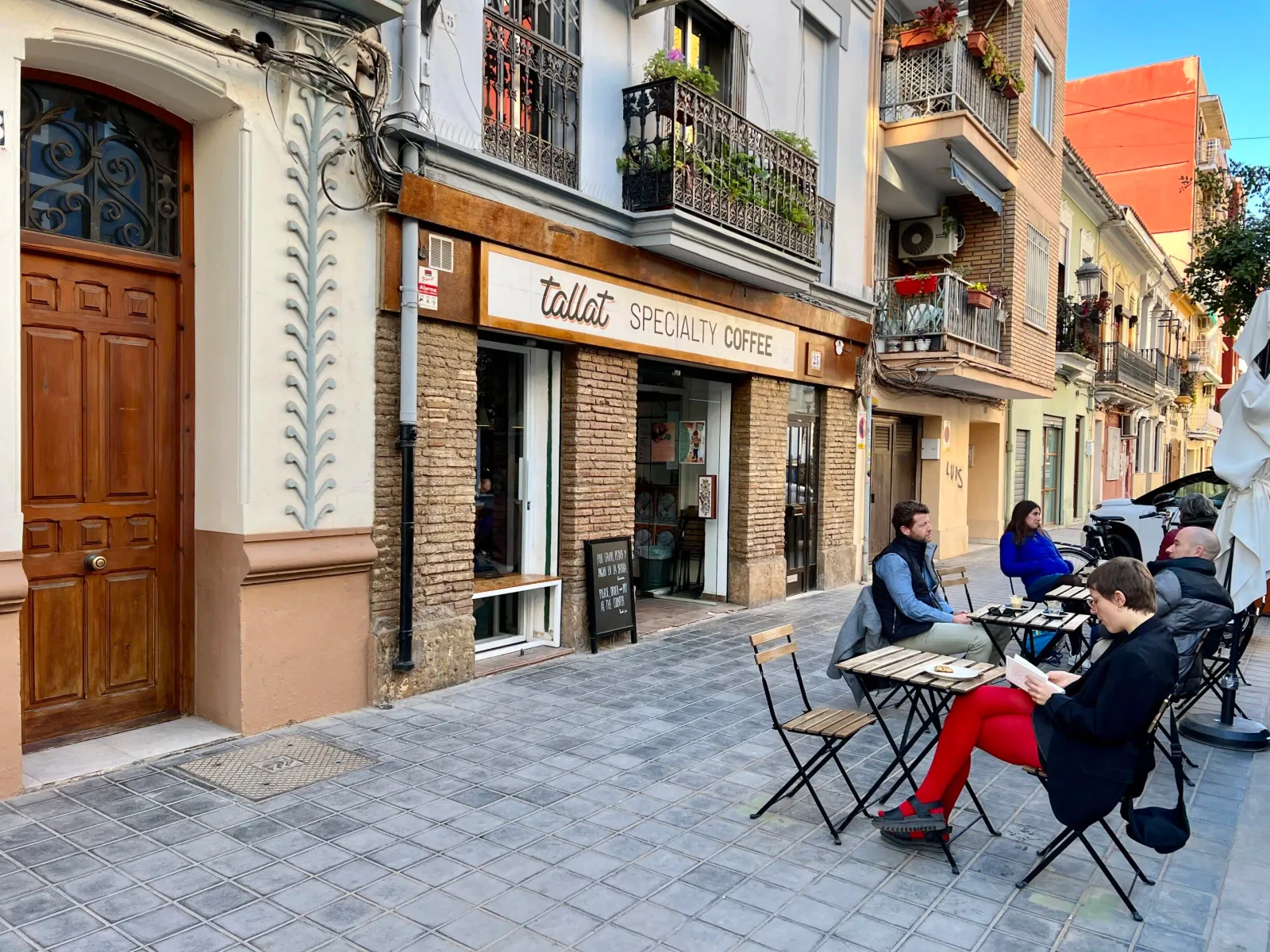 tallat specialty coffee shop on charming european street with outdoor seating., tallat coffee roasters, valència